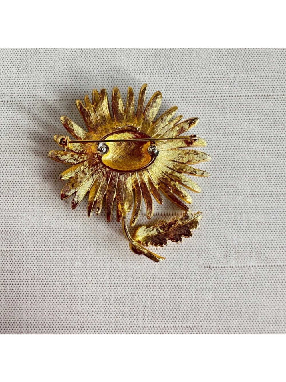 Signed Marvella Gold Tone White & Yellow Enamel Daisy Flower Brooch Vintage Jewe - Picture 5 of 6
